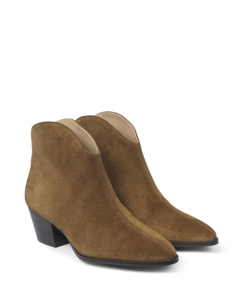 Pack shot af Angulus 7730 Støvle Mustard Suede Mustard på hvid baggrund
