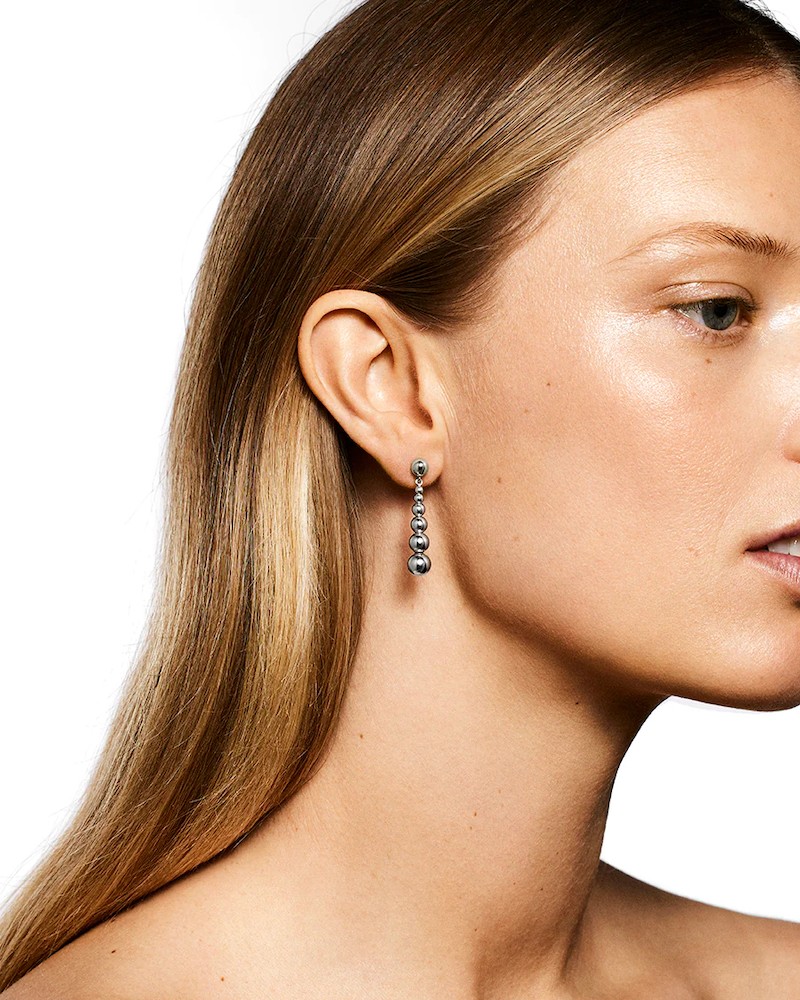 Lié Studio The Rebecca Earrings Sølv øreringe på model