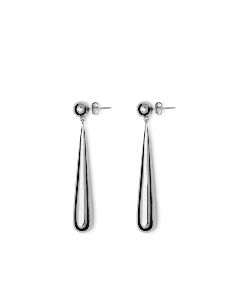 Pack shot af Lié Studio The Louise Earrings Sølv øreringe på neutral baggrund