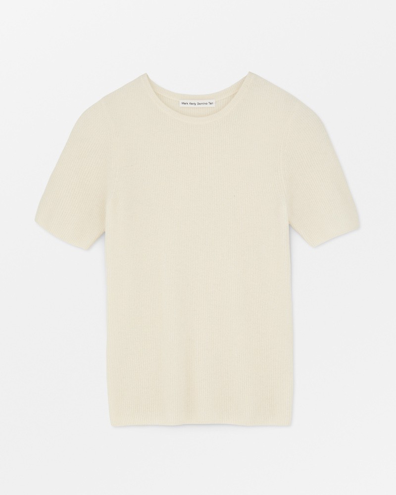 Pack shot af MKDT Studio Kami Cashmere I ivory på lysegrå baggrund