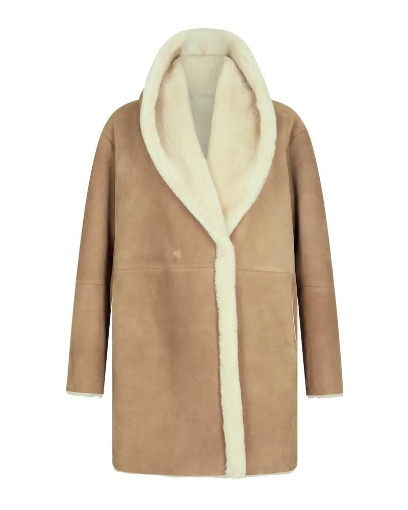 Pack shot af Gerard Darel Leocadie Lammeskinds Frakke på neutral baggrund