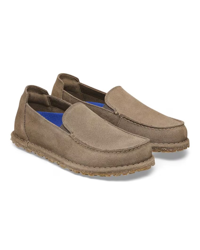 Pack shot af Birkenstock Utti Suede Leather Gray Taupe Ruskinds Sko på hvid baggrund