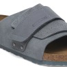 Close up af Birkenstock Kyoto Nubuck Leather Suede Blue Sandal på hvid baggrund