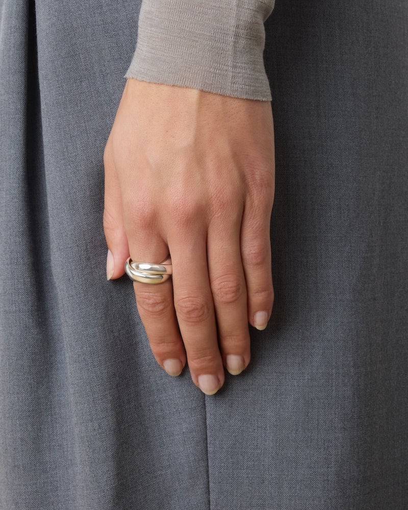 Lié Studio The Sofie Sølv Ring på model