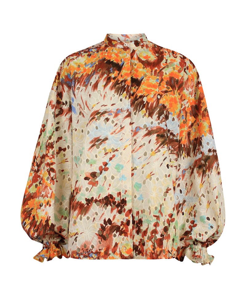 Pack shot af Britt Sisseck Heather skjorte I kumquat sangallo print på hvid baggrund