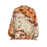 Pack shot af Britt Sisseck Heather skjorte I kumquat sangallo print på hvid baggrund
