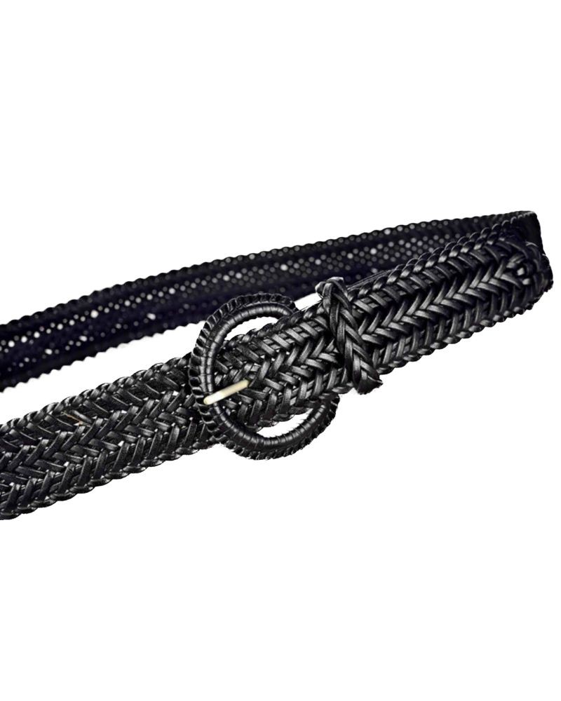 Pack shot af Plissé Copenhagen Gro Belt Black Sort Bredt Flet Bælte på neutral baggrund