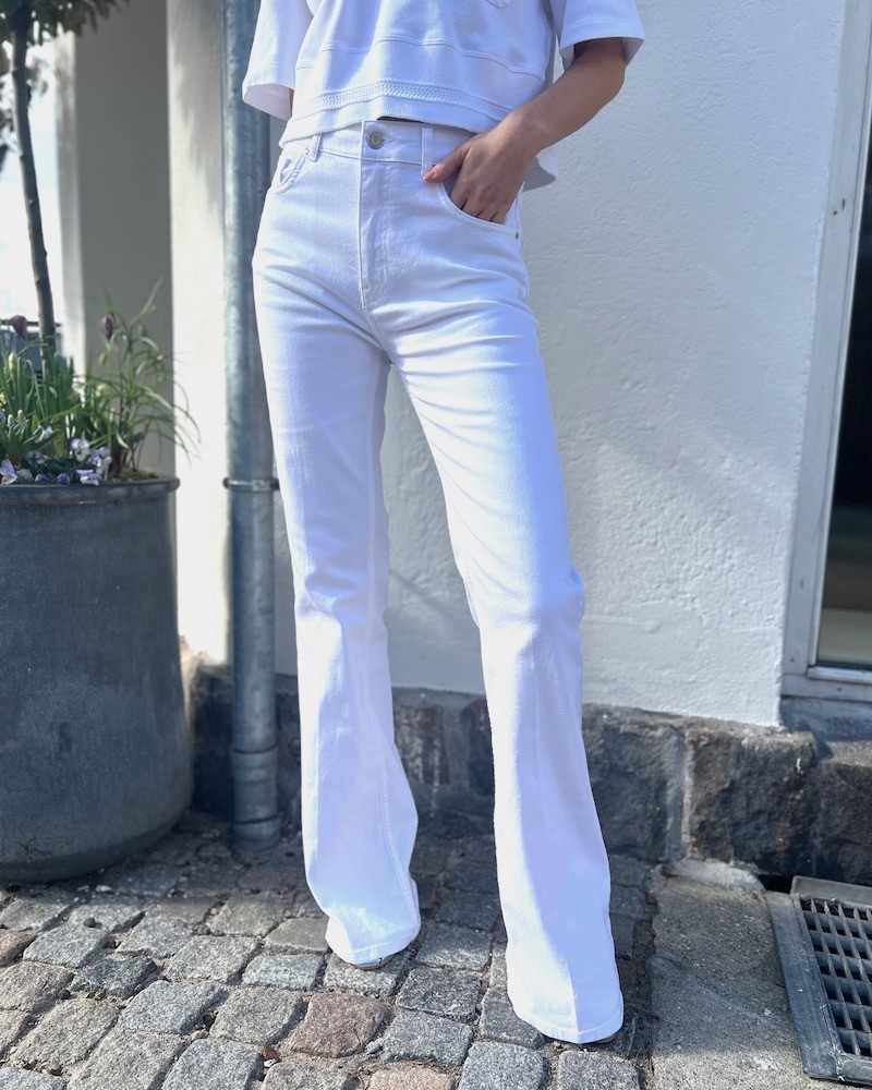 Vanessa Bruno Ethan Jeans White Hvide jeans på model