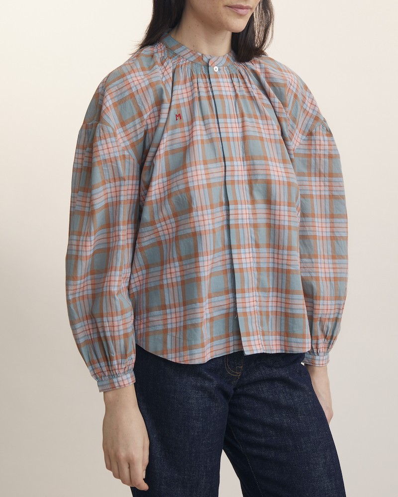Moismont Viviane Shirt No. 729 Parfait Cloud Ternet Skjorte på. model