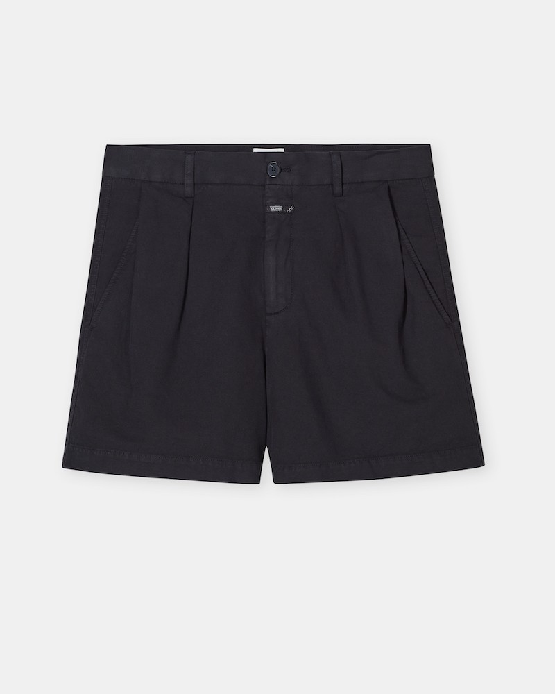 Pack shot af Closed Revel sorte hør shorts på neutral baggrund