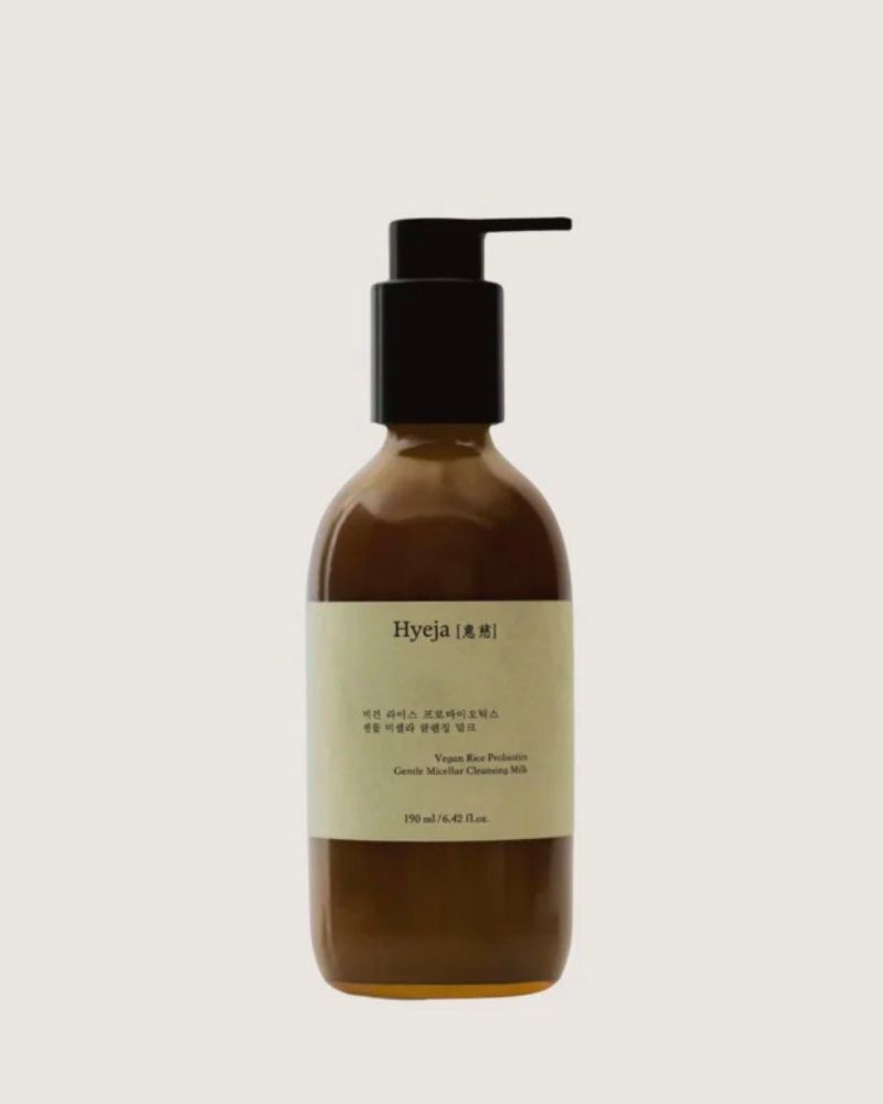 Pack shot af Hyeja Skincare Vegan Rice Cleansing Milk Rensemælk på neutral baggrund