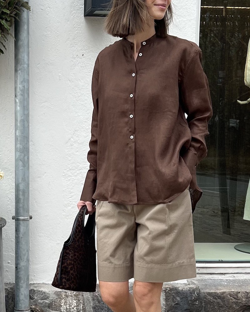Bagutta Calla Tunic Shirt Dark Brown Mørkebrun hør skjorte på model