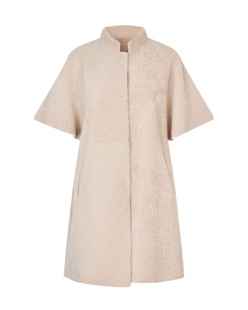 Pack shot af Benedikte Utzon Adeline Vest Baby Beige Rulam på hvid baggrund
