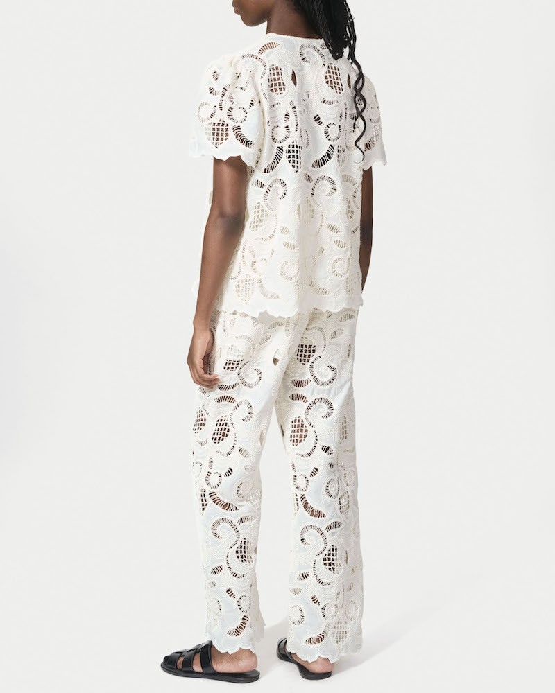 Nué Notes Miami Pants stylet med Algier blondebluse på model set bagfra