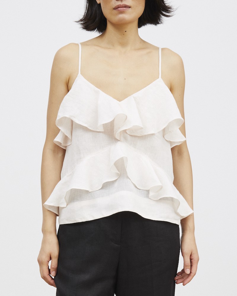 Benedicte top I pale pink fra Skall Studio på model