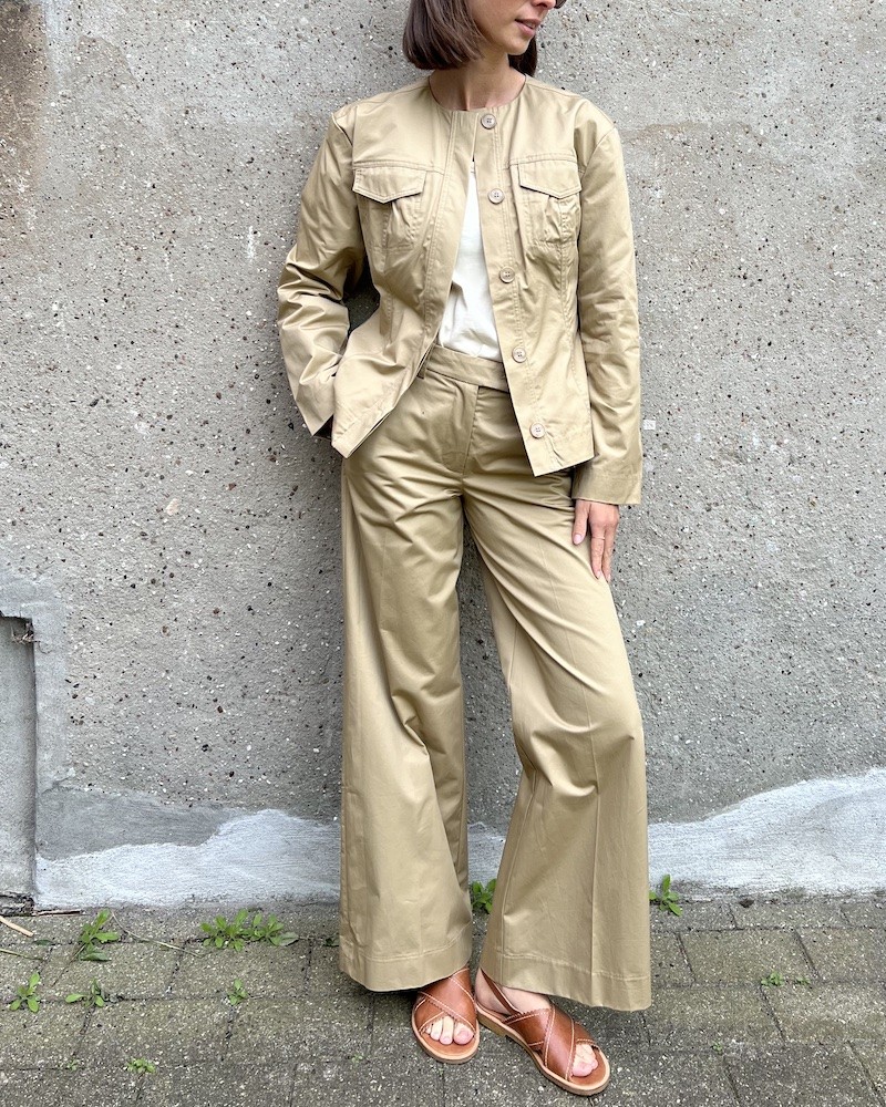 Lovechild 1979 Harper Pants Beige og Theodora blazer på model