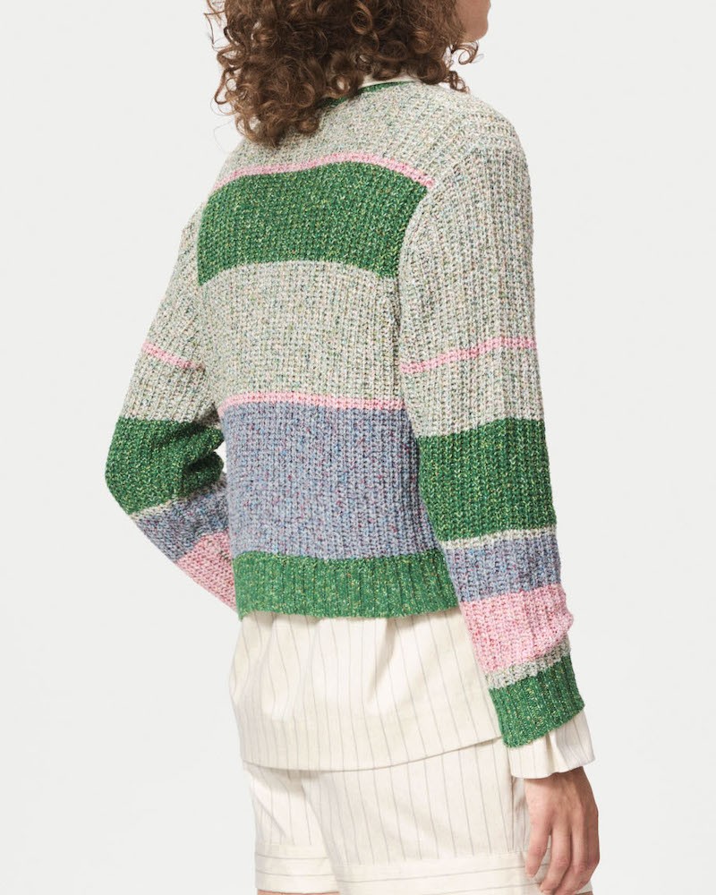 Nué Notes Agadir cardigan multi color patches set bagfra på model