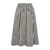 Pack shot af Nué Notes Livorno Skirt Black Creme Check ternet nederdel på hvid baggrund