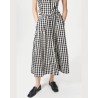 Nué Notes Livorno Skirt Black Creme Check ternet nederdel på model set forfra