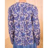 Ulla Johnson Brea Blouse Ocean blå mønstret tunika på model set bagfra