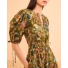 Close up af Ulla Johnson Adriana Short Sleeve Midi Dress Lichen kjole på model