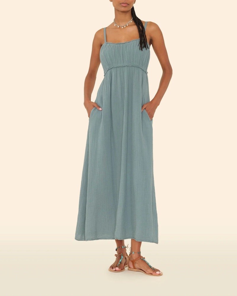 Xirena Jacinda Dress Dusty Sage stropkjole Chelsea gaze på model set forfra