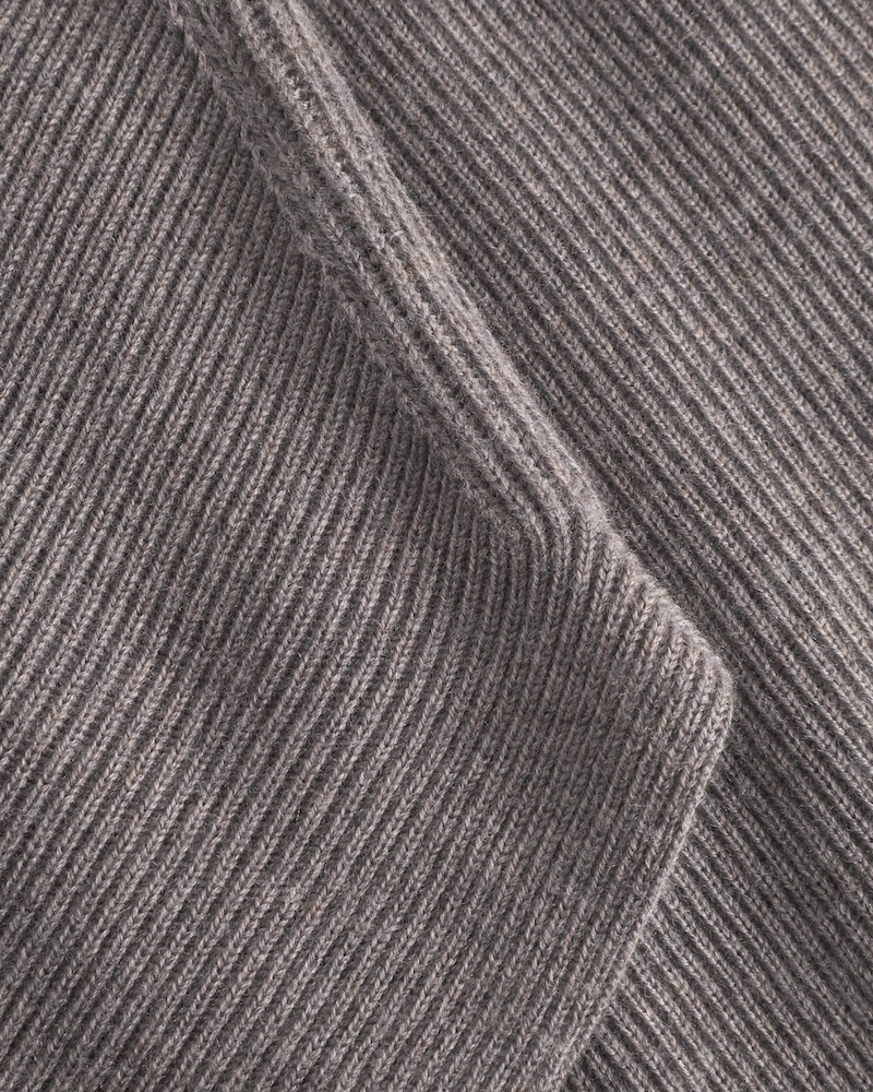 Close up af MKDT Studio Thilda Knit Merino Bark