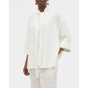 MKDT Studio Siva Ivory Crepe Bluse på model