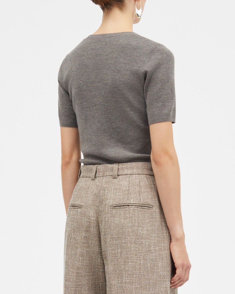 MKDT Studio Kamala brun melange strik t-shirt på model set forfra