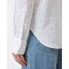 Close up på manchet på Closed Classic Shirt White Stribet skjorte på model