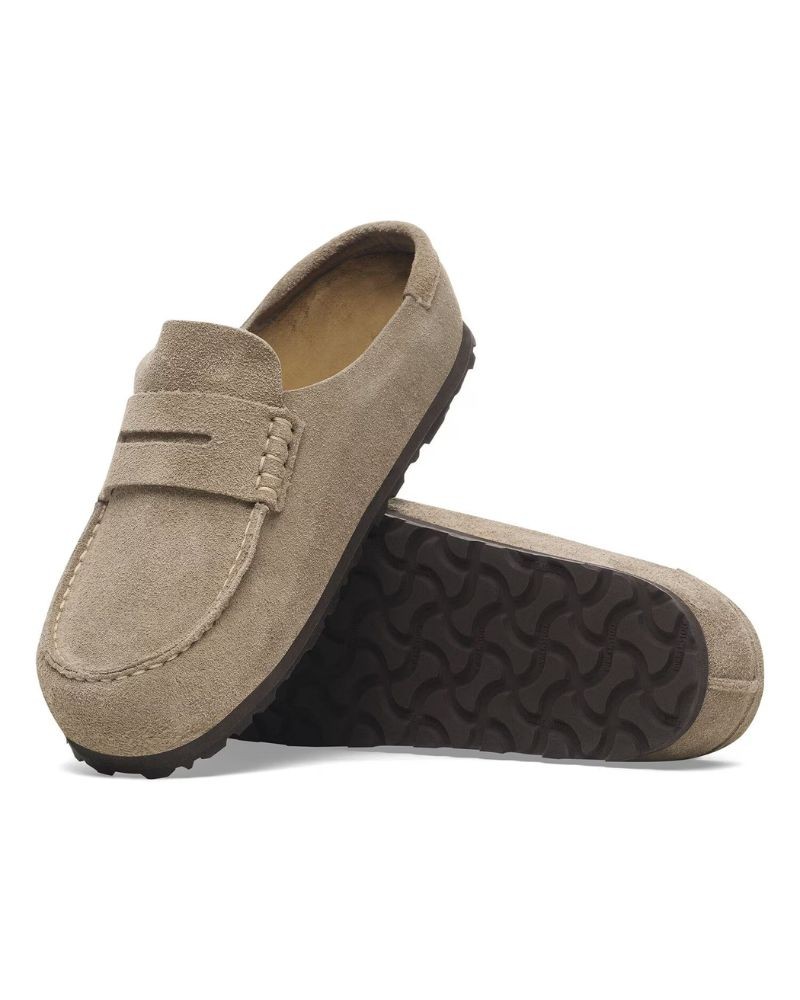 Pack shot af Birkenstock Naples Suede Taupe på hvid baggrund