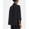 MKDT Studio Siva Sort Crepe Georgette bluse på model
