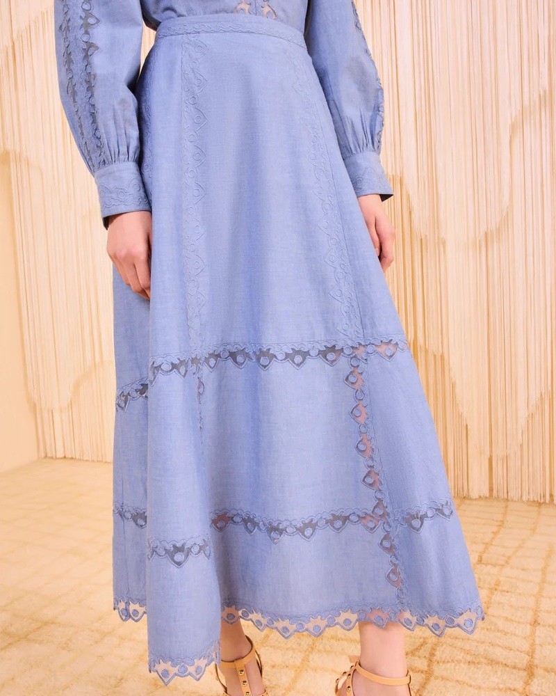Ulla Johnson Lucia Flared Skirt Chambray Nederdel på model