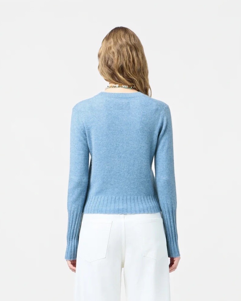 Guest In Residence Shrunken Crew Heather Blue Cashmere strik på model set bagfra