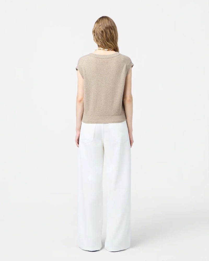 Guest In Residence Rib Cashmere Strik Vest Taupe på model