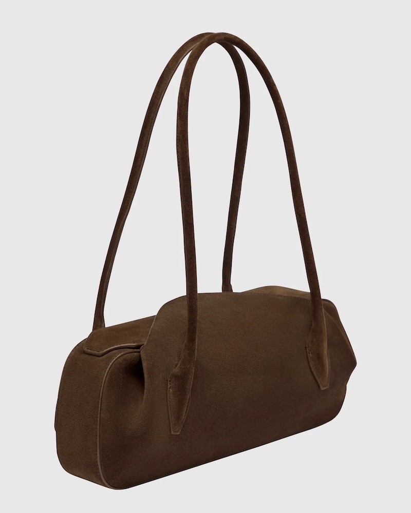 Pack shot af Yuzefi Oyster Shoulder Bag mørkebrun ruskinds taske på neutral baggrund