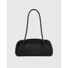 Pack shot af Yuzefi Oyster taske sort grained skind på neutral baggrund