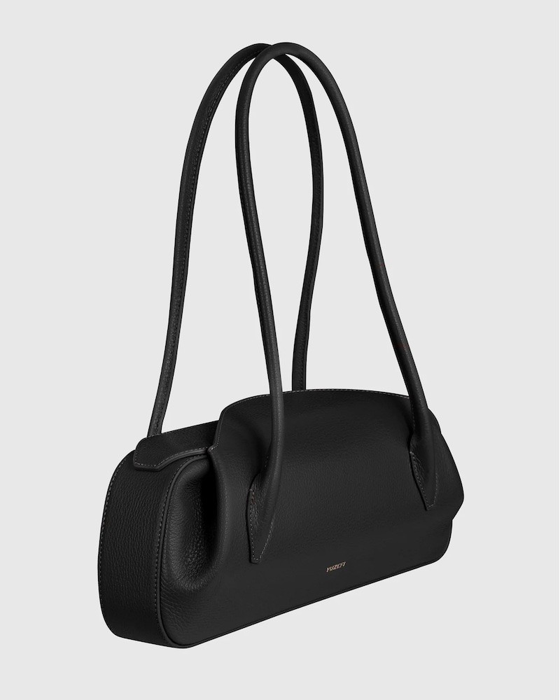 Pack shot af Yuzefi Oyster Shoulder Sort taske