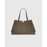 Pack shot af Yuzefi Gyoza Tote Suede Taupe Ruskinds taske