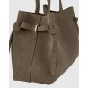 Close up af Yuzefi Gyoza Tote Suede Taupe ruskinds taske