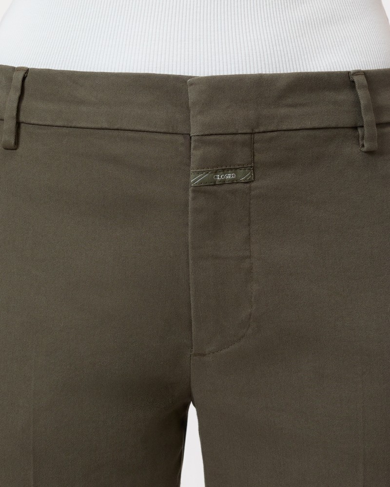 Close up af Closed Sonnett Pants Khaki chino