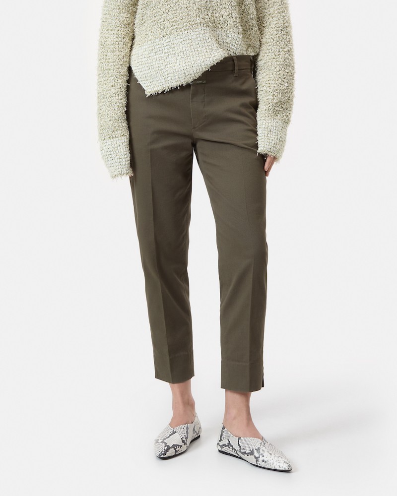Closed Sonnett Pants Khaki chino på model
