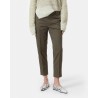Closed Sonnett Pants Khaki chino på model