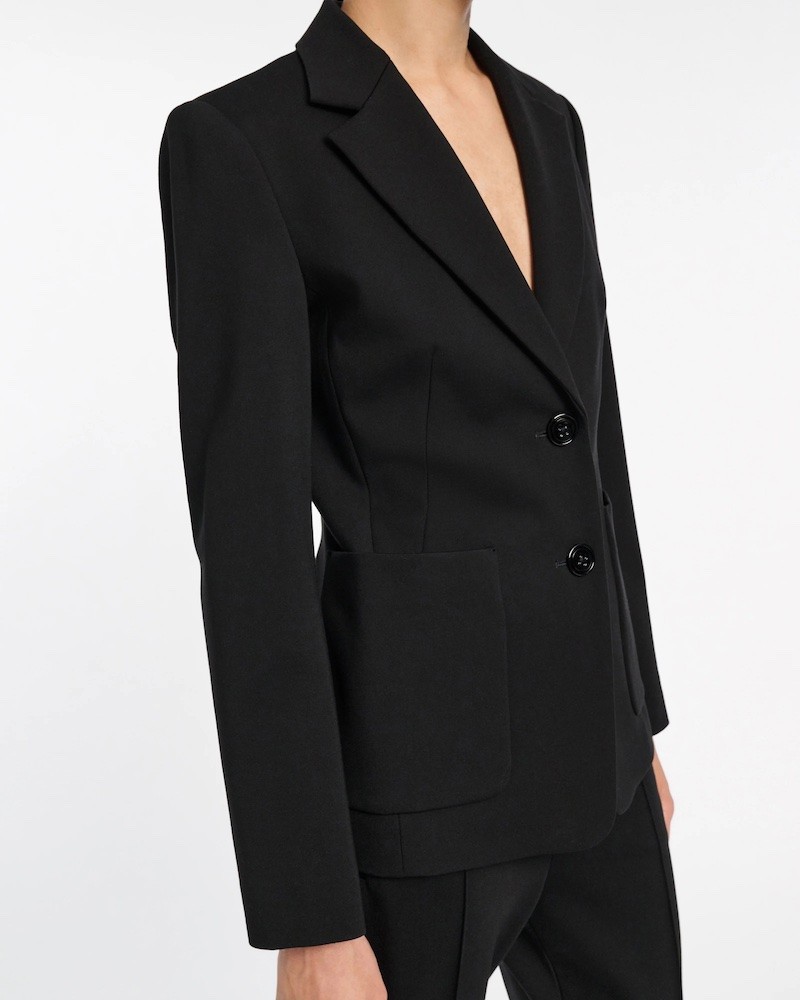 Dorothee Schumacher Emotional Essence Blazer Pure Black på model