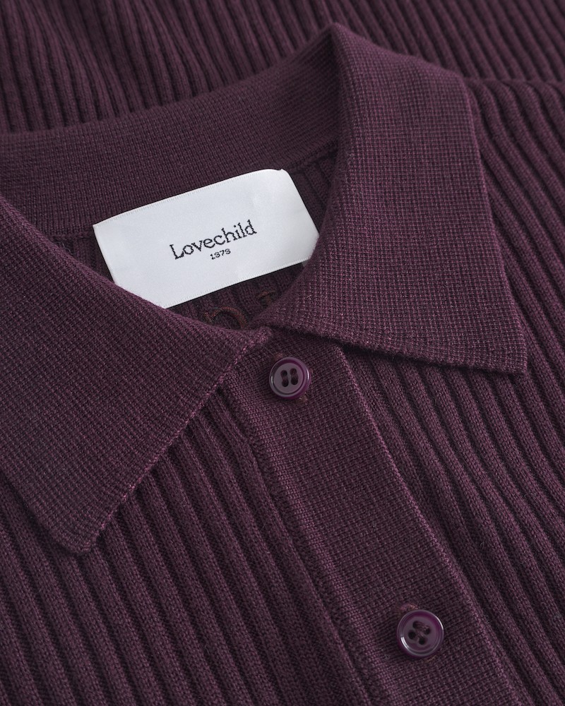 Close up af Lovechild 1979 Lisa Blouse Port Royale på neutral baggrund