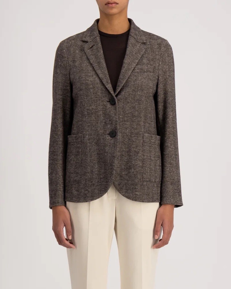 Harris Wharf London Blazer Beige Herringbone på model