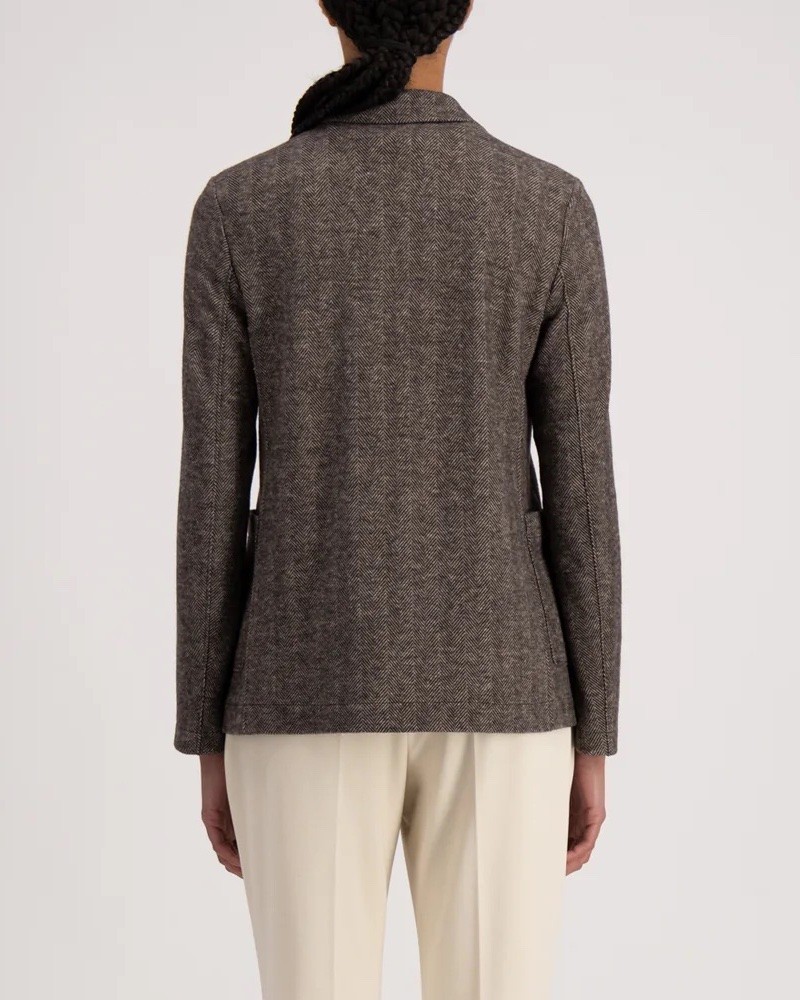 Harris Wharf London Blazer Beige Herringbone på model