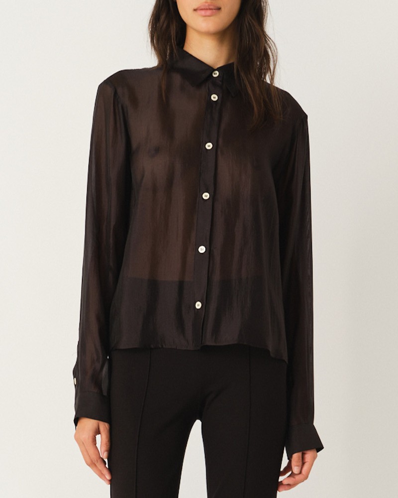 The Garment Gilian sort skjorte på model