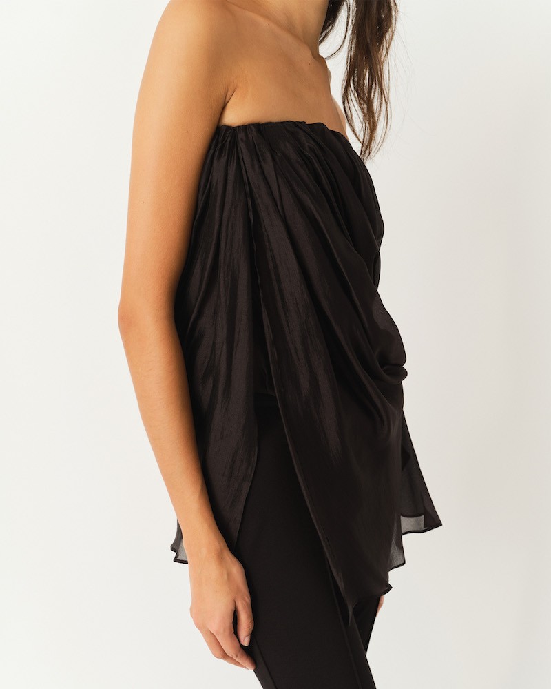 The Garment Gilian Bustier sort corsage på model