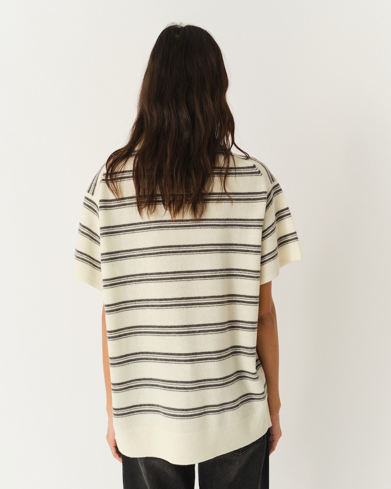 The Garment Como Dads Polo Striped Cream Grey Melange på model set bagfra